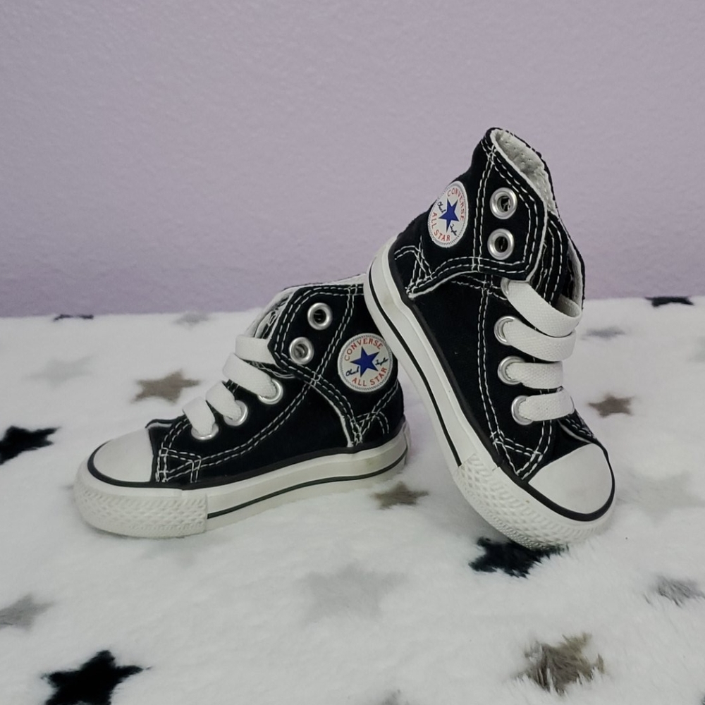 Baby High Top Chuck Taylor Converse Size 2!💙